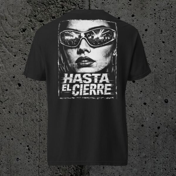 Camiseta negra techno Club Reflection con diseño inspirado en la pista de baile