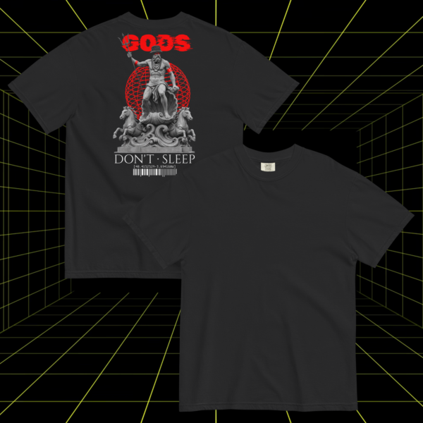 Camiseta rave premium Gods Don’t Sleep con diseño de arte clásico en la espalda